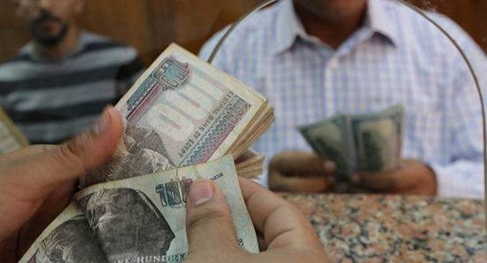 تراجع الجنيه المصري إلى أدنى مستوى في 5 سنوات مقابل الدولار