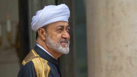 بعشرة مراسيم سلطانية: هيثم بن طارق يعيد تشكيل خارطة سفراء عُمان.. وأبرزها سفير جديد لدى دمشق