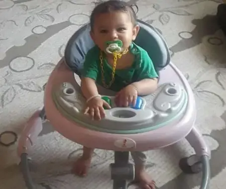 "عذبها حتى الموت" أم تتهم عشيقها بقتل طفلتها ذات العام الواحد