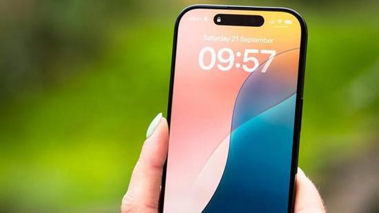 أبل تستعد لرفع أسعار آيفون أبل تستعد لرفع أسعار آيفون