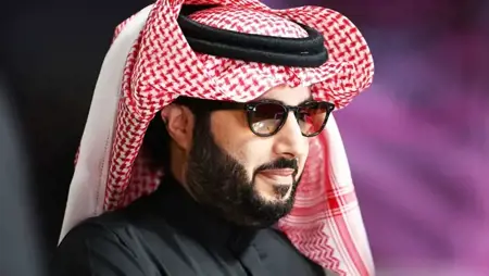 تركي آل الشيخ يكشف عن ملامح عمل فني يخلد سيرة الفنان "محمد عبده"
