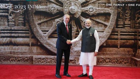 أردوغان يصل مقر انعقاد "قمة العشرين" في العاصمة الهندية نيودلهي