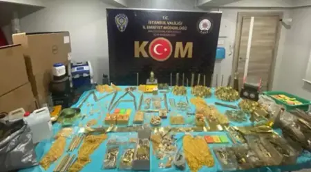 السلطات التركية تنفذ عملية واسعة في البازار الكبير بإسطنبول لجمع الذهب المزيف