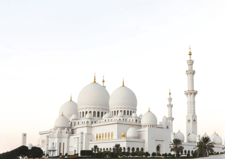الإمارات تحتضن 10 آلاف مسجد