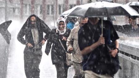 الأرصاد الجوية التركية تُطلق تحذيراً باللون الأصفر لـ 17 مدينة من الأمطار الغزيرة