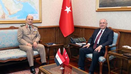 وزير الدفاع التركي يستقبل رئيس الأركان العامة المصري في أنقرة