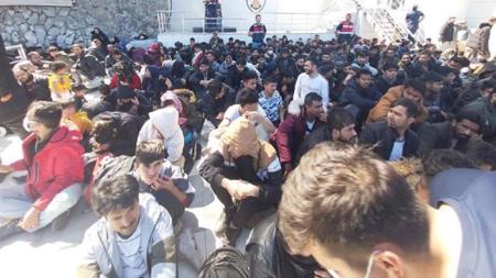 تركيا.. القبض على 289 مهاجرا غير نظامي قبالة سواحل فتحية