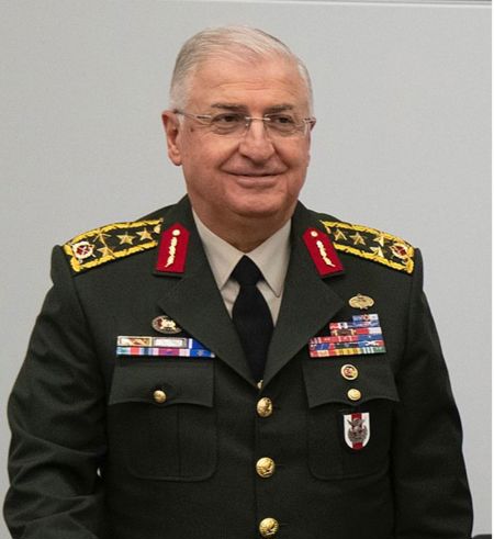 وصول وزير الدفاع التركي إلى بروكسل للمشاركة في اجتماع أطلسي