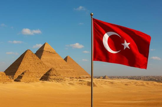 مصر تعانق السياحة التركية: قفزة 40٪ بعد إلغاء التأشيرة