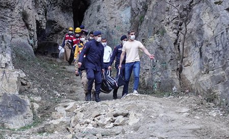سياح أتراك يعثرون على جثة شخص في وداي كانيون في آرتفين