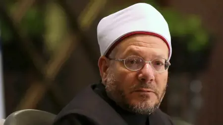 هل تقبيل الرجل لزوجته يفسد صيامه في رمضان؟ .. مفتي مصر يجيب