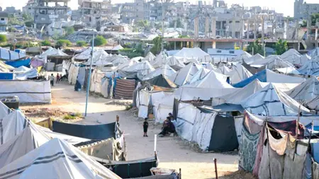 غزّة تحت 50 درجة: نازحون «لا يجدون حتى ظلاًّ يحتمون به».. والماء البارد صار ترفاً