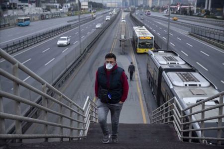 أكثر المدن ازدحاما في تركيا.. تداعيات فيروس كورونا على قطاع النقل العام في إسطنبول