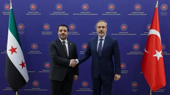 دمشق تُعلّق تواصلها مع الاحتلال بعد قصف قاعدة أبو الظهور.. ومفاوضات الاتفاق الأمنيّ متوقّفة