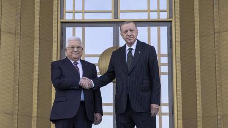 أردوغان يستقبل الرئيس الفلسطيني محمود عباس استقبالًا حافلًا