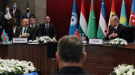 الرئيس التركي يقلّد نظيره الأذربيجاني "الوسام العالي للعالم التركي"