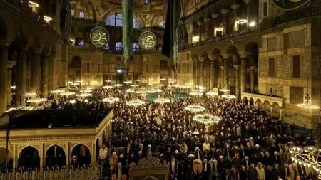 بأجواء روحانية ..مساجد إسطنبول تُحيي ليلة القدر 