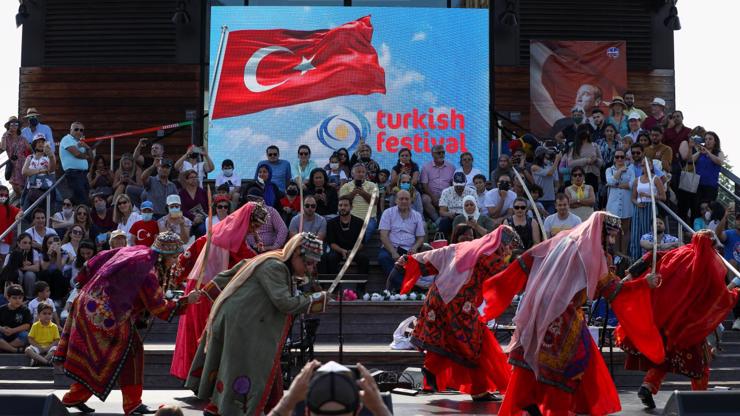 تركر مهرجان تحتفل اسطنبول