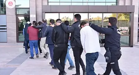 تركيا تنفذ عمليات موسعة ضد«FETÖ»في 31ولاية اعتقلت 50مشتبه به تركيا تنفذ عمليات موسعة ضد«FETÖ»في 31ولاية اعتقلت 50مشتبه به