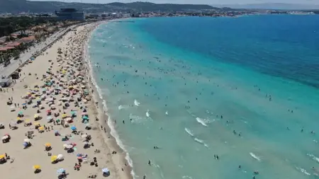 في اليوم الأول من العطلة.. عدد سكان تشيشمي بإزمير يتجاوز المليون