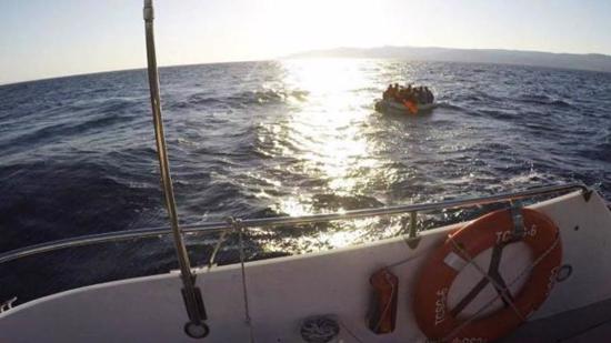 خفر السواحل التركية تهرع لإنقاذ مهاجرين غير شرعيين استغاثوا بهم