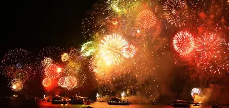 دول عربية تحتفل غدًا بعيد الفطر المبارك وأخرى تتمم شهر رمضان