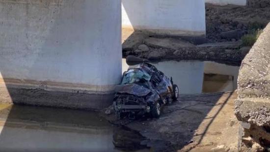 مصرع ركاب سيارة  سقطت من على جسر بشكل كارثي في شانلي أورفا