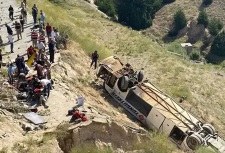 انقلاب حافلة بولاية قارص شرقي تركيا يودي بحياة 7 أشخاص