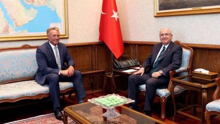 وزير الدفاع التركي يستقبل السفير الأمريكي لدى أنقرة