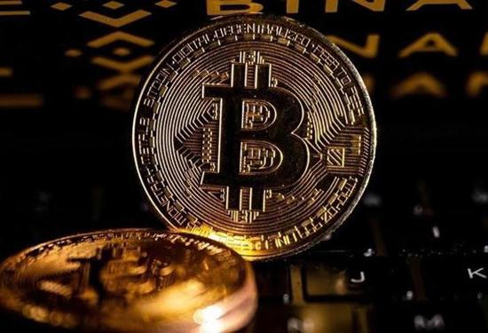 سوق العملات المشفرة يستعيد 135.8 مليار دولار والأنظار على قانون CLARITY الأمريكي