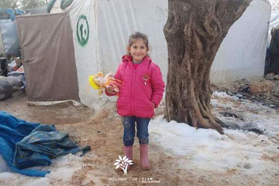 حملة "حتى آخر خيمة" تجمع مليون دولار لإيواء النازحين في الشمال السوري