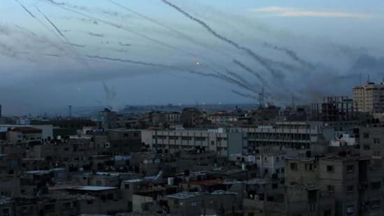 حماس تطلق قذيفة هاون على مجموعة من جنود الاحتلال