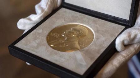 عالم سويدي يفوز بجائزة نوبل في الطب لعام 2022