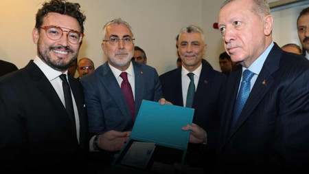 الرئيس أردوغان يمنح الشيف الإيطالي دانيلو زانا “Turkuaz Kart” لتكريمه على ترويج المطبخ التركي