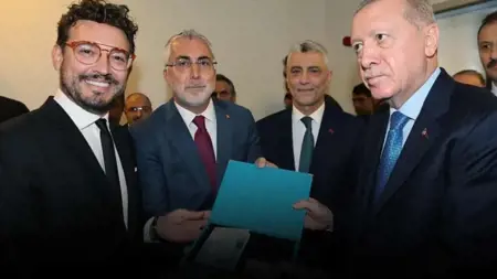 الرئيس أردوغان يمنح الشيف الإيطالي دانيلو زانا “Turkuaz Kart” لتكريمه على ترويج المطبخ التركي الرئيس أردوغان يمنح الشيف الإيطالي دانيلو زانا “Turkuaz Kart” لتكريمه على ترويج المطبخ التركي