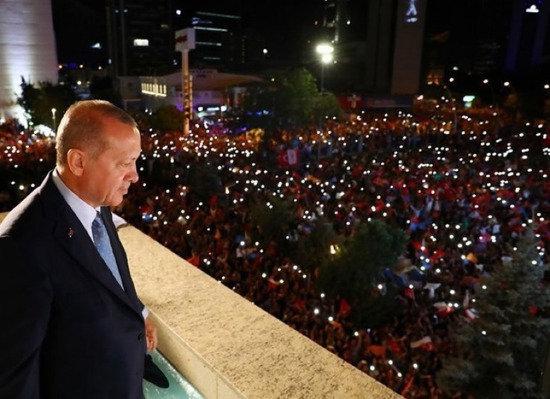 مظاهر احتفالات داخل حزب العدالة والتنمية لفوز أردوغان