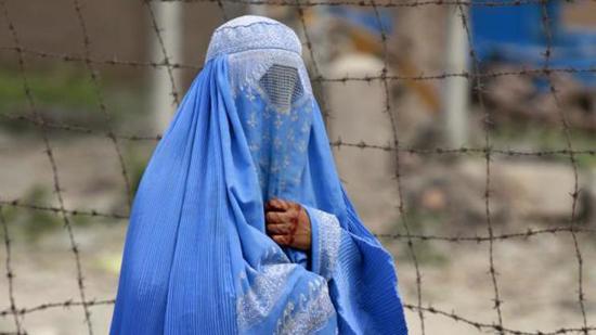 إدانة دولية واسعة بعد حظر طالبان النساء من العمل بالمنظمات غير الحكومية