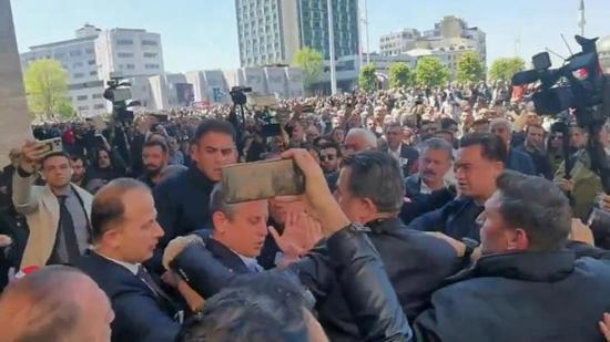 ردود فعل سياسية غاضبة في تركيا إثر الهجوم على رئيس حزب الشعب الجمهوري ردود فعل سياسية غاضبة في تركيا إثر الهجوم على رئيس حزب الشعب الجمهوري
