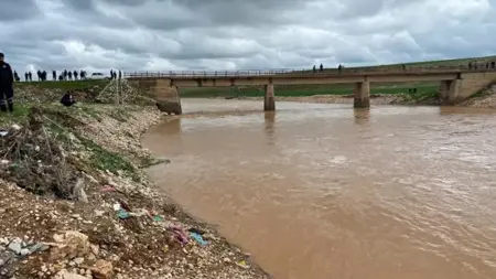 اختفاء فتاة ذات 11 عامًا جرفتها الفيضانات بولاية ماردين التركية اختفاء فتاة ذات 11 عامًا جرفتها الفيضانات بولاية ماردين التركية