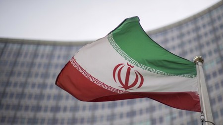 إيران تتوعد بالرد على إلغاء اعتماد سفيرها في كييف