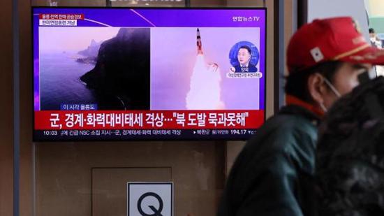 كوريا الشمالية تختبر ما لا يقل عن 10 صواريخ والجنوبية تحتج