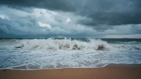 حظر السباحة في كركلارلي التركية 3 أيام بسبب سوء الطقس