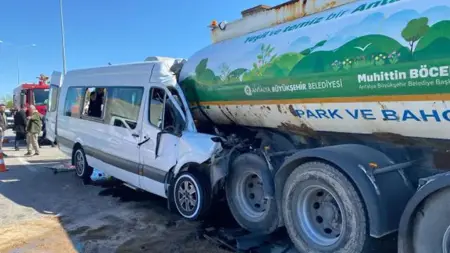 جرحى إثر اصطدام حافلة سياحية صغيرة بصهريج ري في أنطاليا