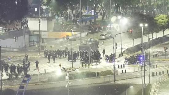 فوضى في شوارع بوينس آيرس بعد خسارة النهائي.. والشرطة تُخلي ساحة أوبيليسك
