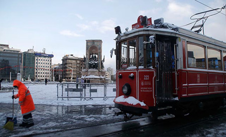 الأرصاد التركية تصدر بيانا بخصوص العاصفة الثلجية في إسطنبول