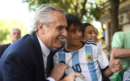 رئيس الأرجنتين يغيب عن نهائي كأس العالم في قطر