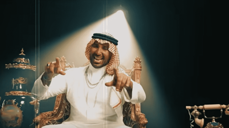 المطرب المصري أحمد سعد يفاجئ جمهوره بالزي الخليجي 