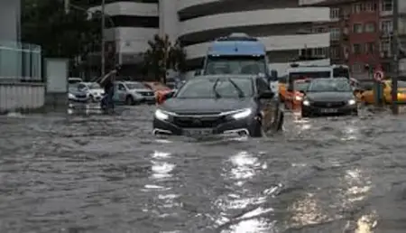 أمطار مفاجئة تضرب إسطنبول.. تحذيرات من طقس مضطرب مساء الغد