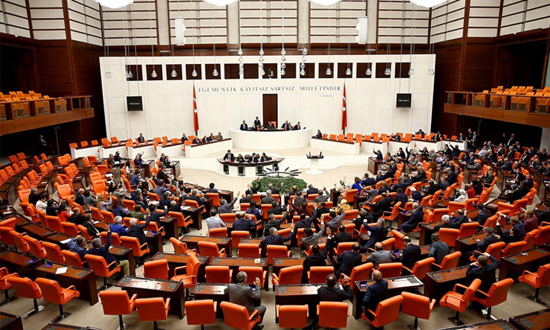 بعد إصابة 200 نائبا بكورونا.. البرلمان التركي يعلق جلساته حتى 15 فبراير 