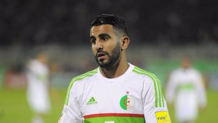 رياض محرز يعتذر للشعب الجزائري ويعهده بالتأهل لمونديال قطر